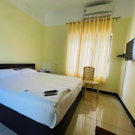 Akr Residency Hotel Kazhakuttam Екстериор снимка